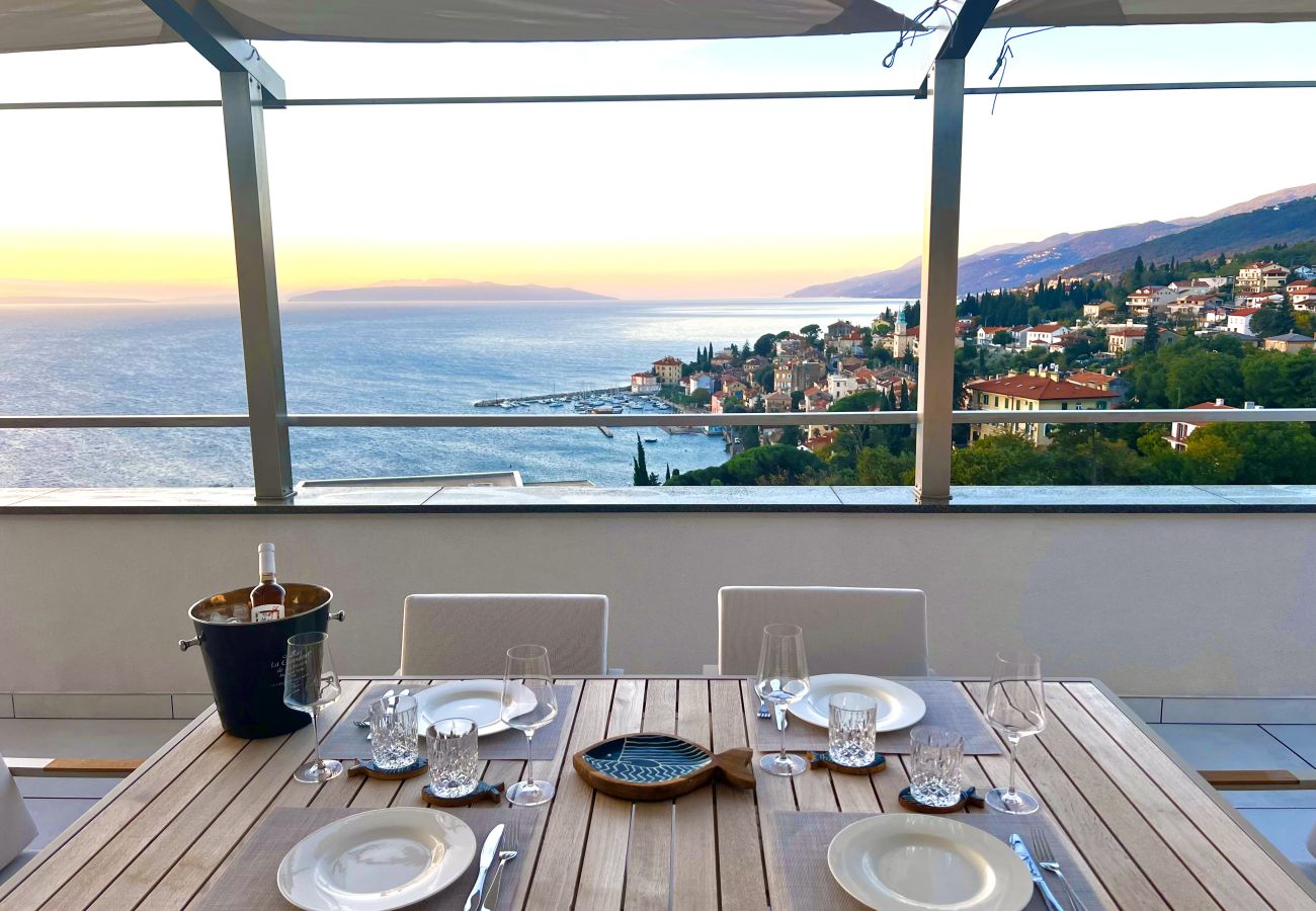 Ferienwohnung in Opatija - Apartman Blue View