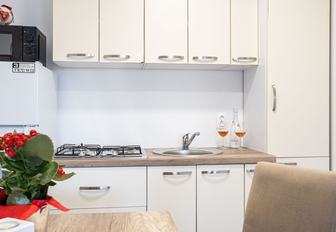 Bungalow in Donji Karin - Camping Karin - Mobile houses Magoro