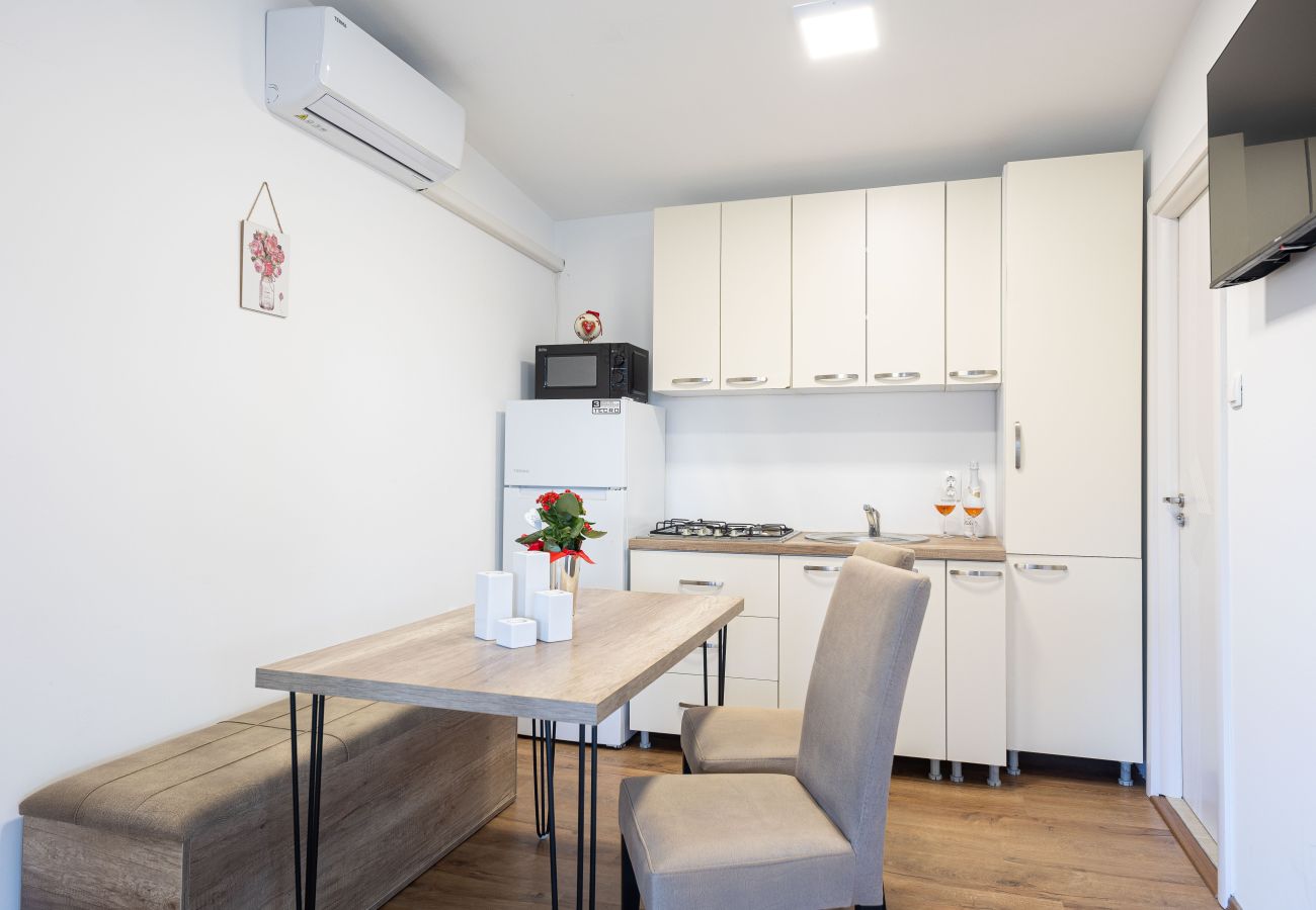 Bungalow in Donji Karin - Camping Karin - Mobile houses Magoro