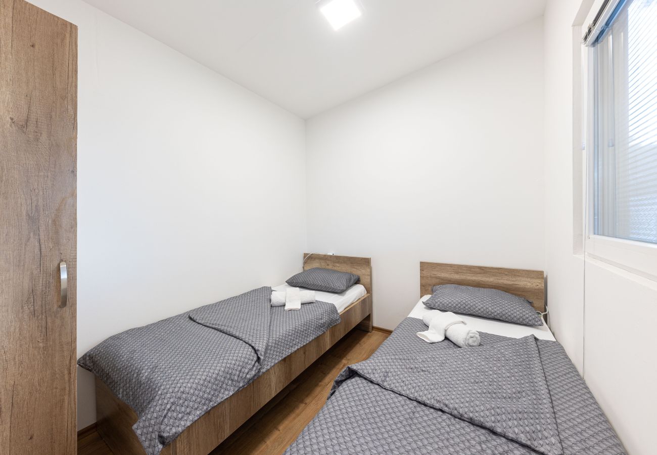 Bungalow in Donji Karin - Camping Karin - Mobile houses Magoro